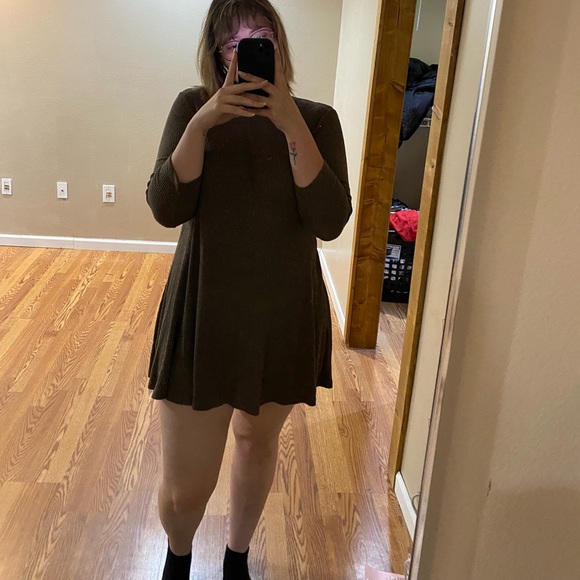 Dress - Picture 2 of 2